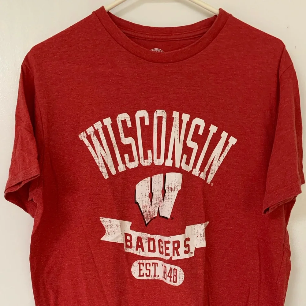 University of Wisconsin-Madison Badgers Red Tee Shirt - Picture 1 of 4